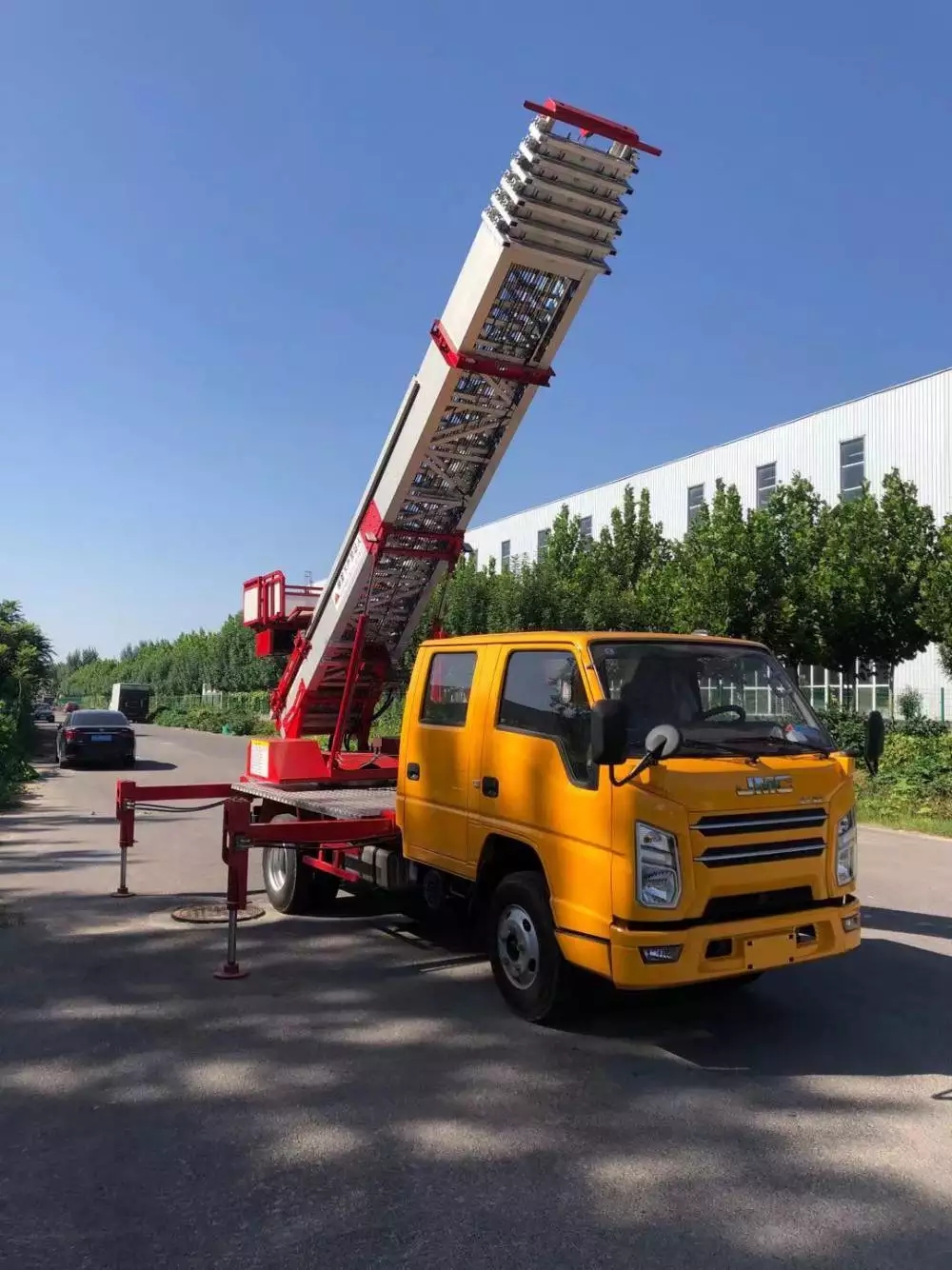 仪陇附近的云梯车出租服务：轻松解决高空作业需求