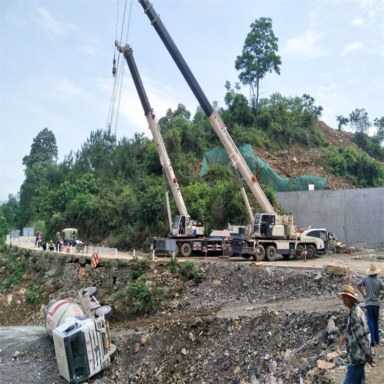 仪陇汽车掉沟里叫吊车救援要多少钱